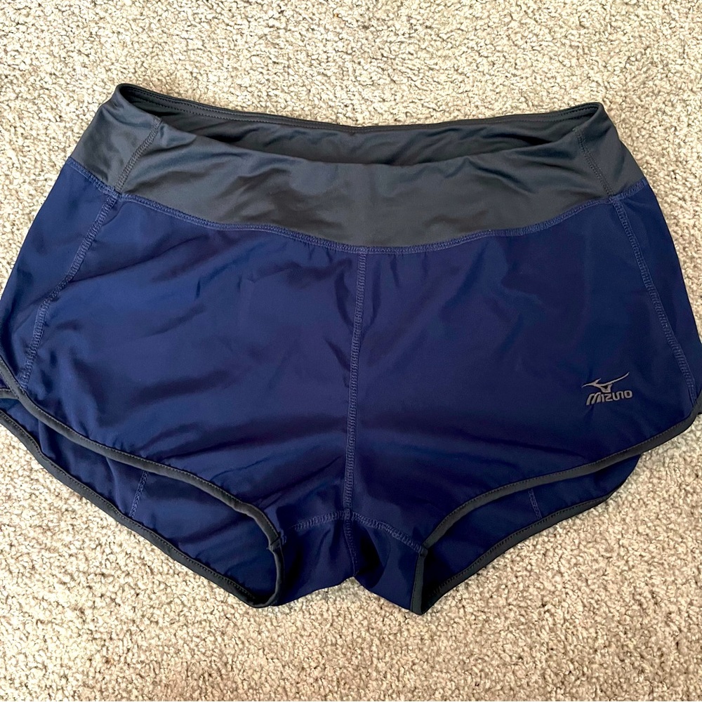 Mizuno volleyball shorts size L